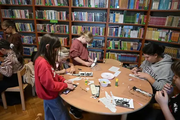 Noc Bibliotek w Karczmiskach: szachy, film i kreatywna zabawa
