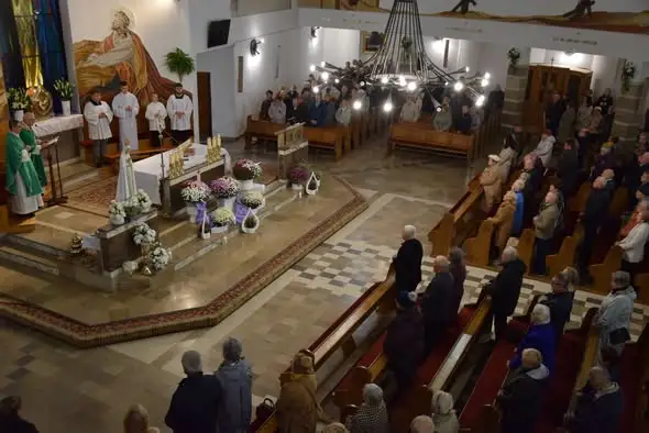 Gminny Dzień Seniora w Poniatowej – msza święta i artystyczne popołudnie