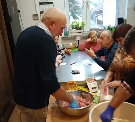 Józefów nad Wisłą: patriotyzm, śpiew i kulinaria w Klubie Seniora
