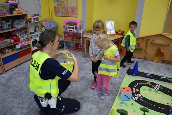 Mały Drogowskaz Bezpieczeństwa: przedszkolaki z Kraczewic otrzymały odblaski