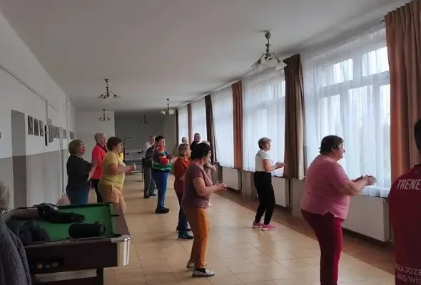 Taniec, kuchnia i hamburgery – tak wyglądał dzień w Klubie Seniora w Prawnie